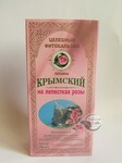 Фітобальзам Кримський на пелюстках троянди